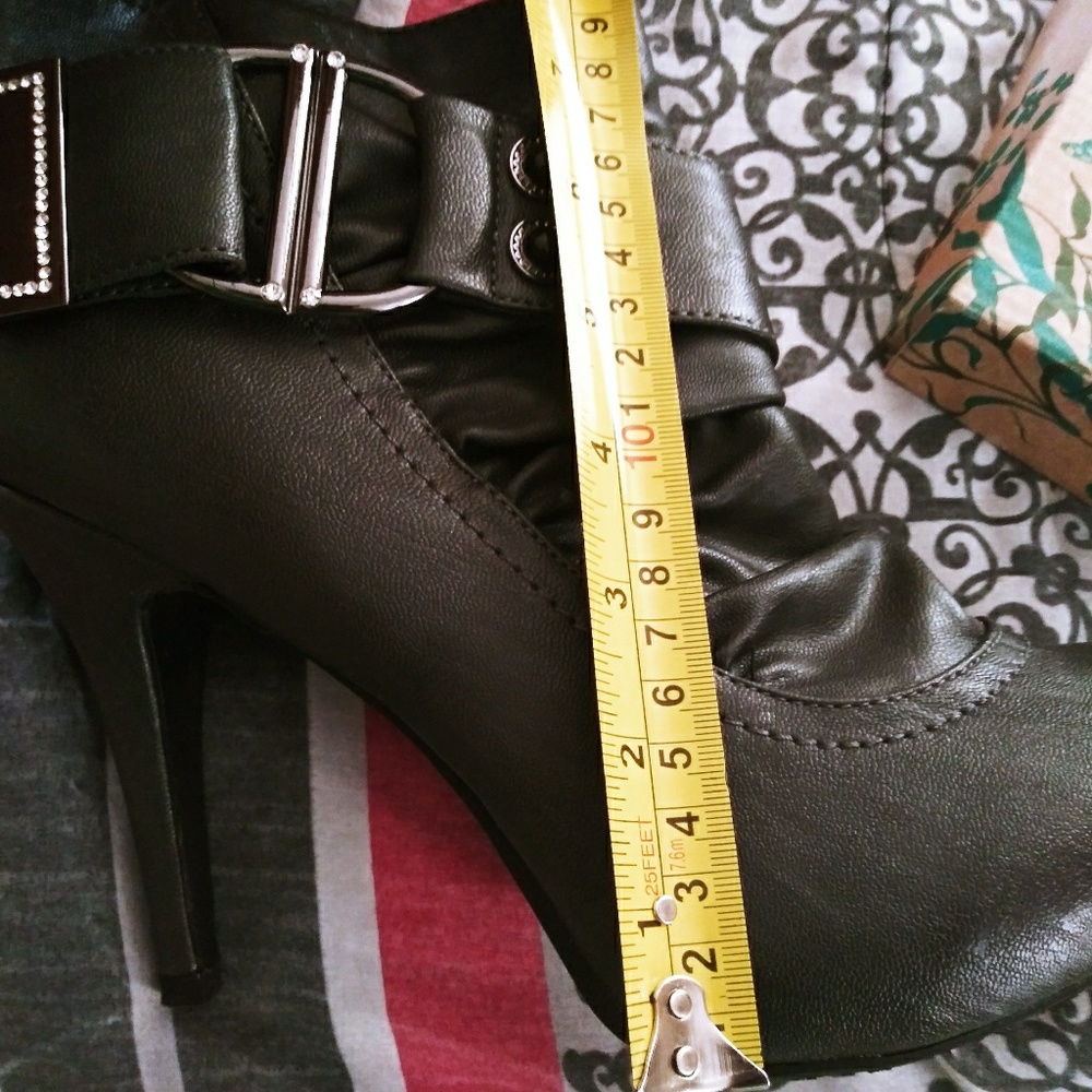 Grey Booties - Picture 3 of 4